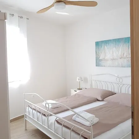 Apartman Tin *